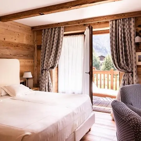 Auberge De La Maison Courmayeur Exterior photo