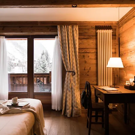 Auberge De La Maison Courmayeur Exterior photo